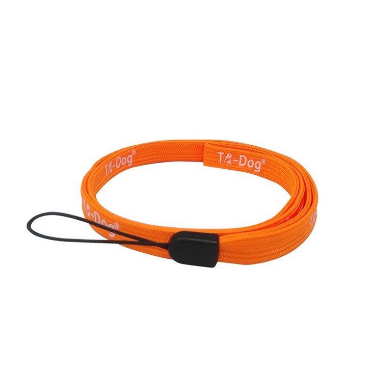 Lanyard li jinżamm fl-idejn TR-Kelb